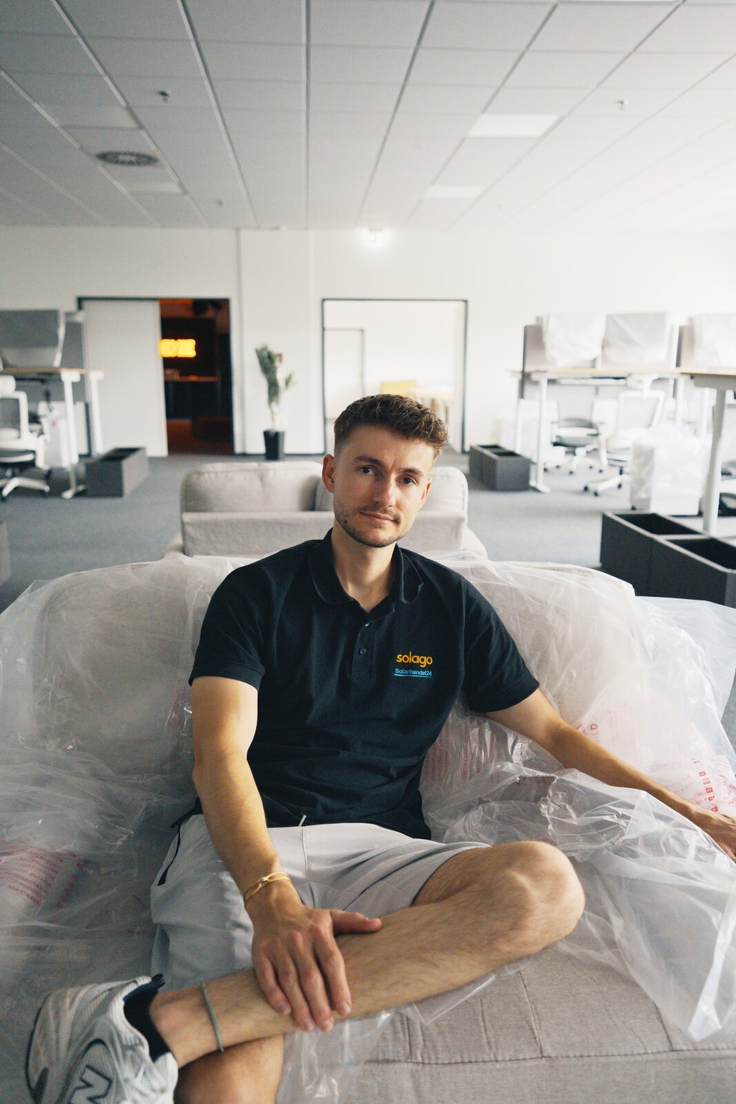 Janik Nolden im neuen Büro von solago